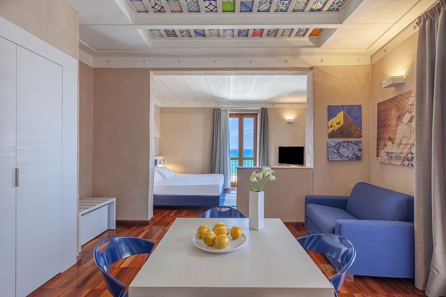 One-room Junior Suite with partial sea view