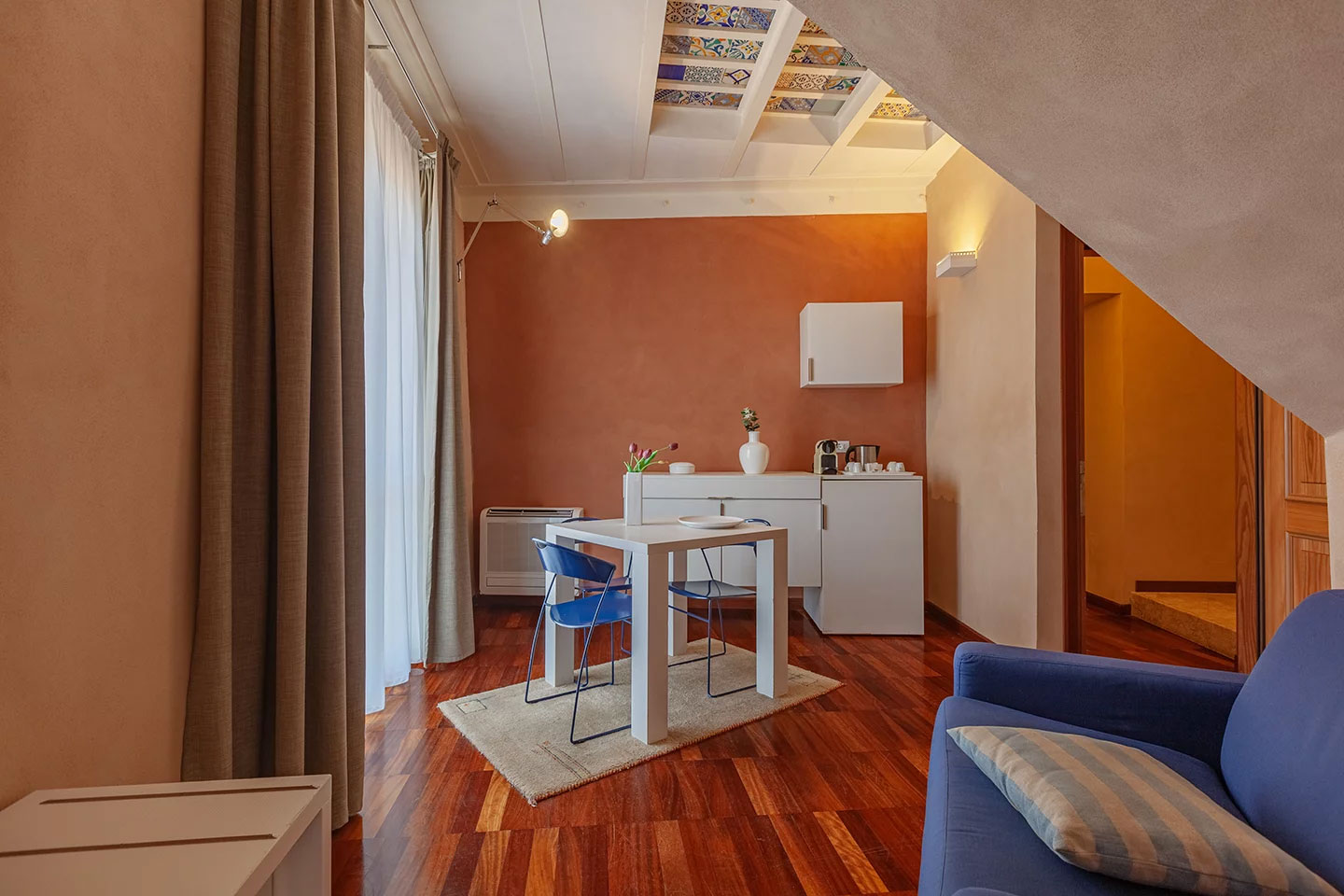 One-room apartments with square view